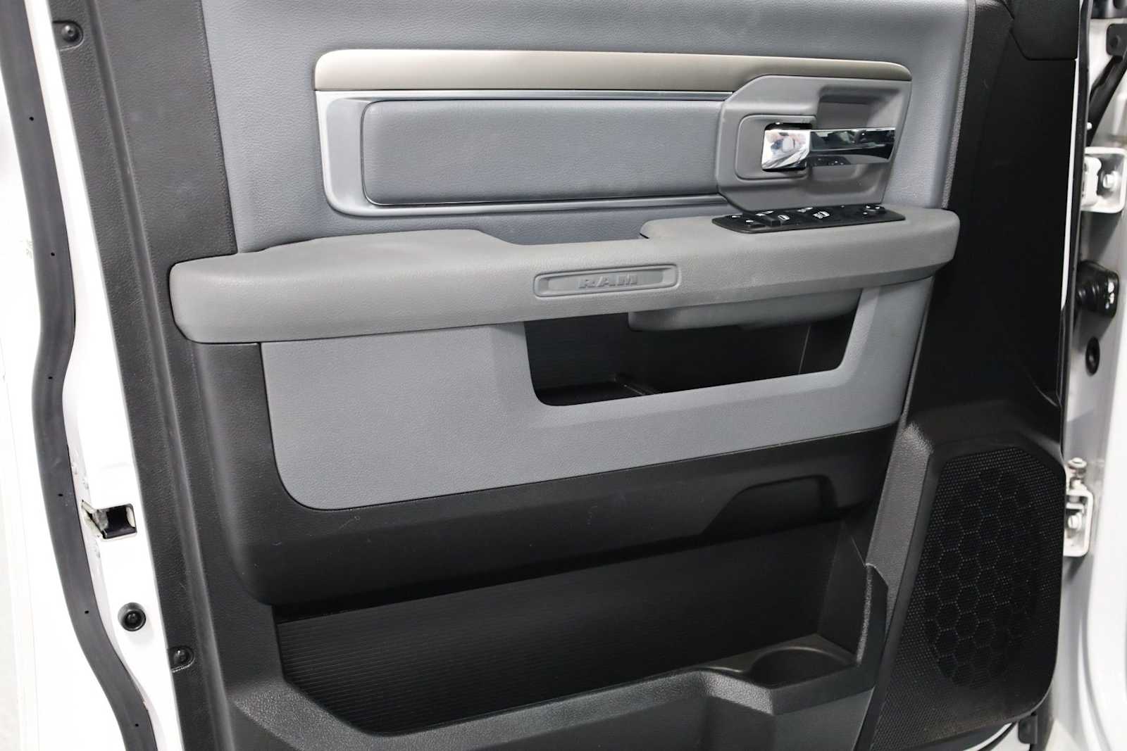 Thumbnail: 2019 RAM 1500 Classic - 16