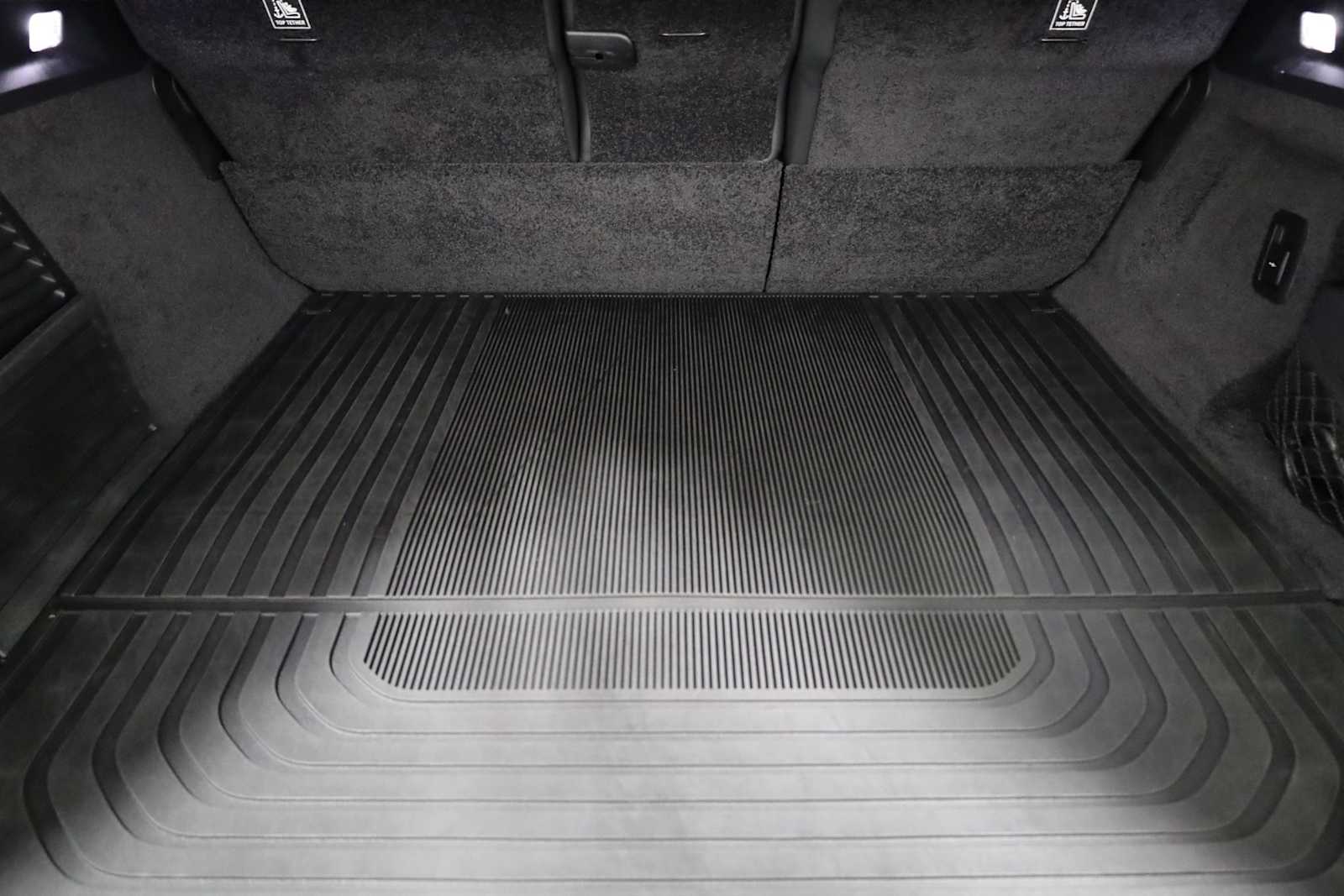 Thumbnail: 2023 Land Rover Range Rover - 46