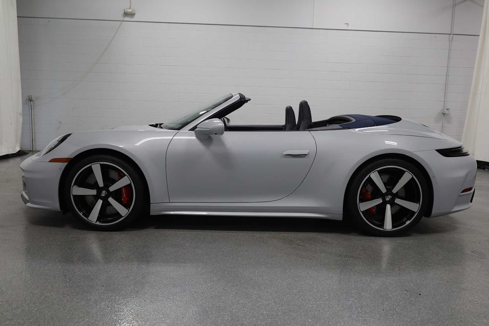 Thumbnail: 2025 Porsche 911 - 3