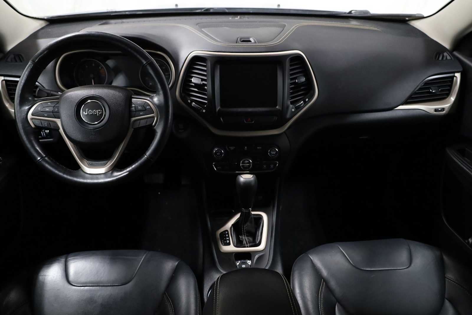 Thumbnail: 2016 Jeep Cherokee - 23