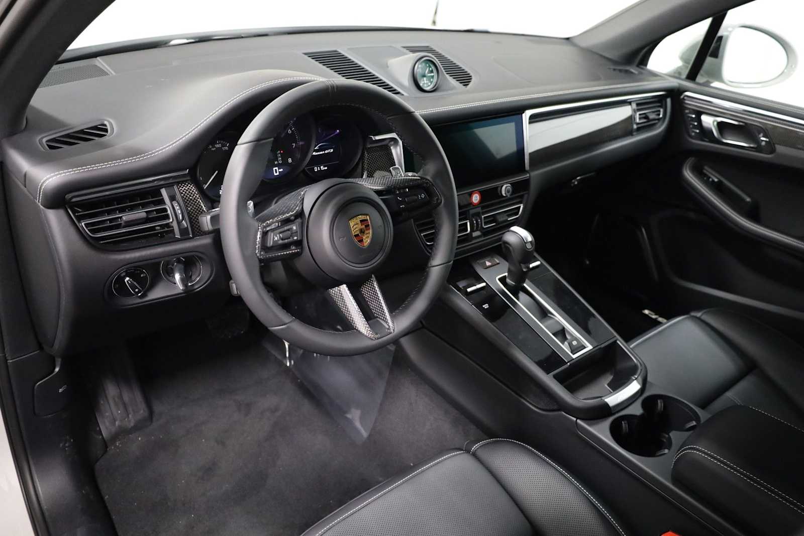 Thumbnail: 2026 Porsche Macan - 4