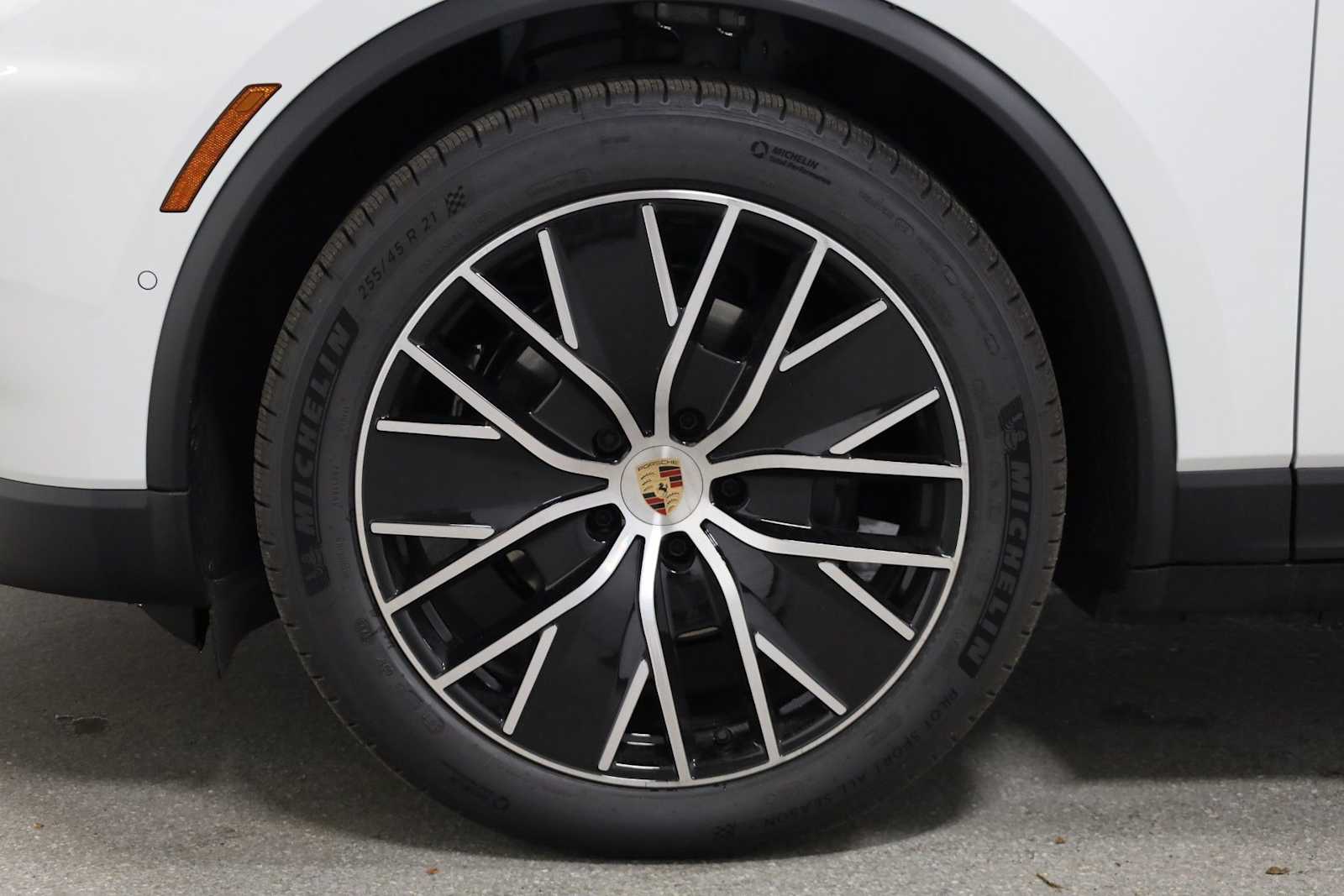 Thumbnail: 2026 Porsche Macan - 37