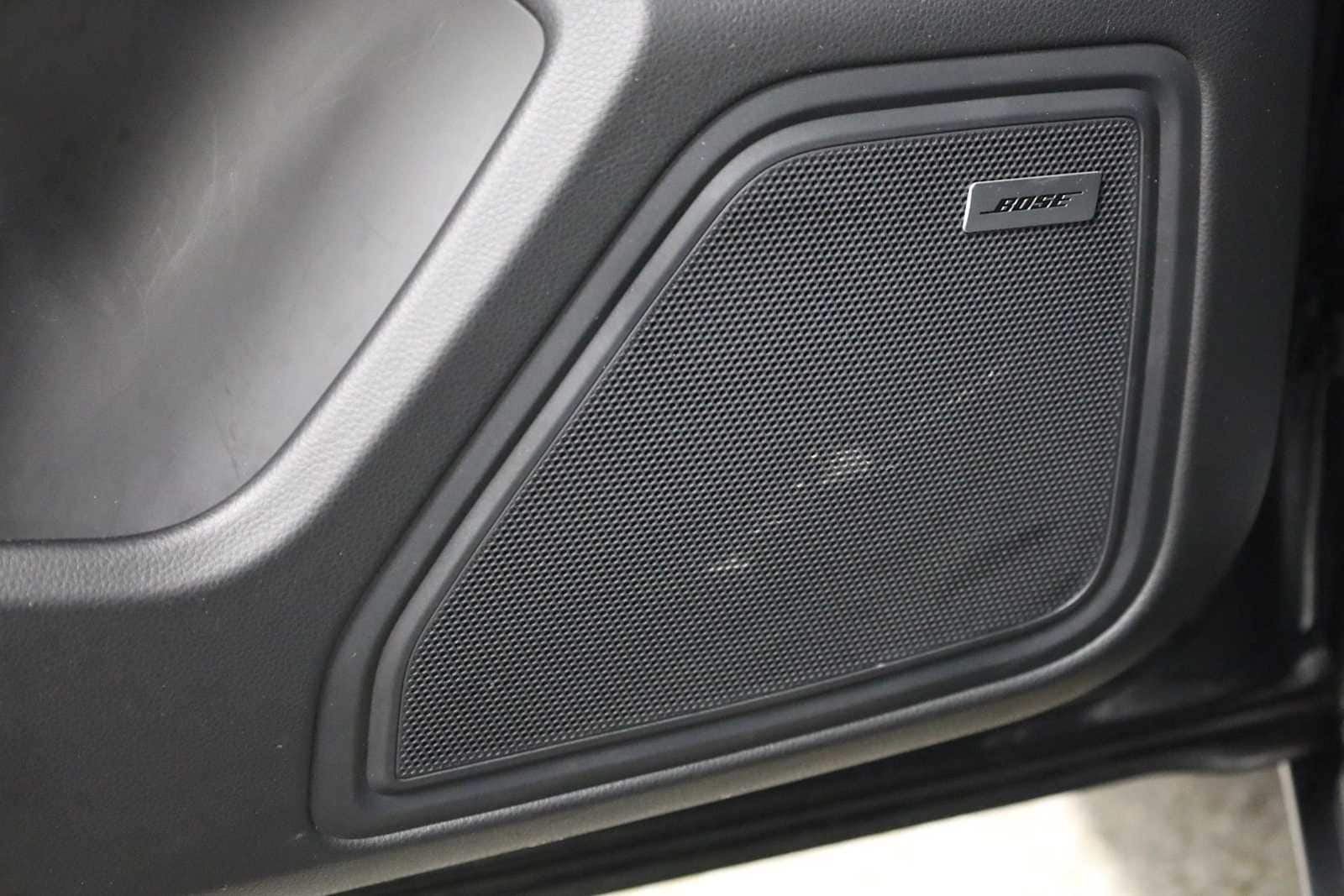 Thumbnail: 2026 Porsche Macan - 17