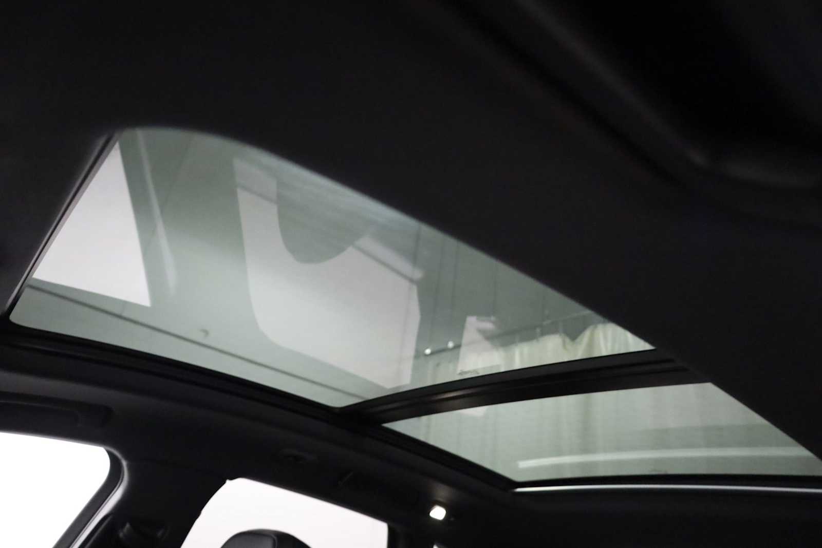 Thumbnail: 2026 Porsche Macan - 20