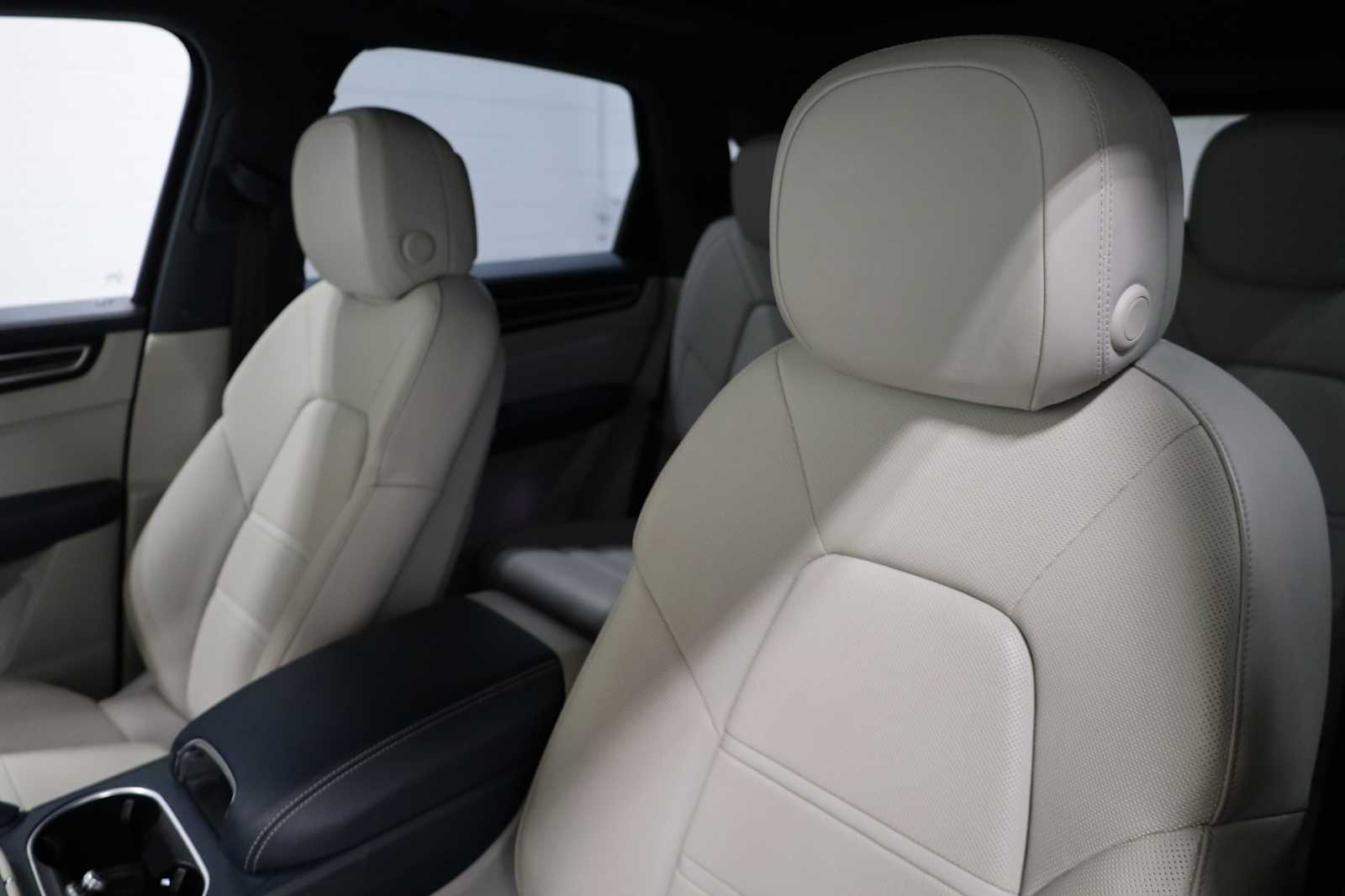 Thumbnail: 2020 Porsche Cayenne - 19