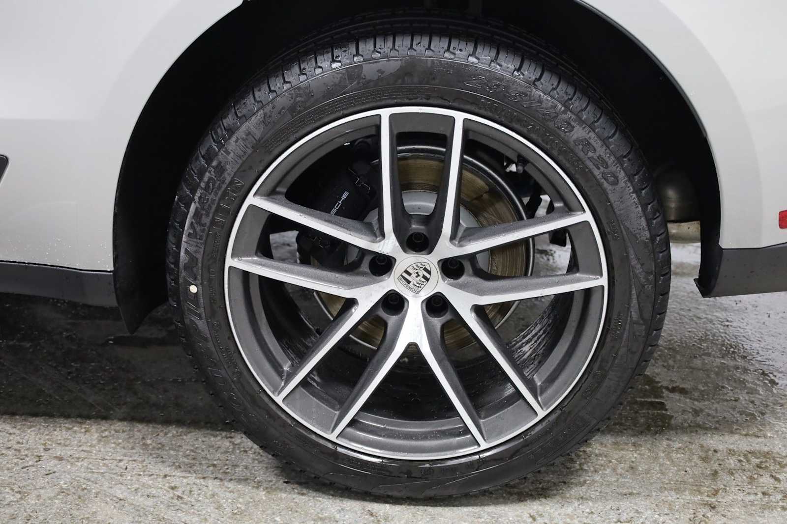 Thumbnail: 2026 Porsche Macan - 38