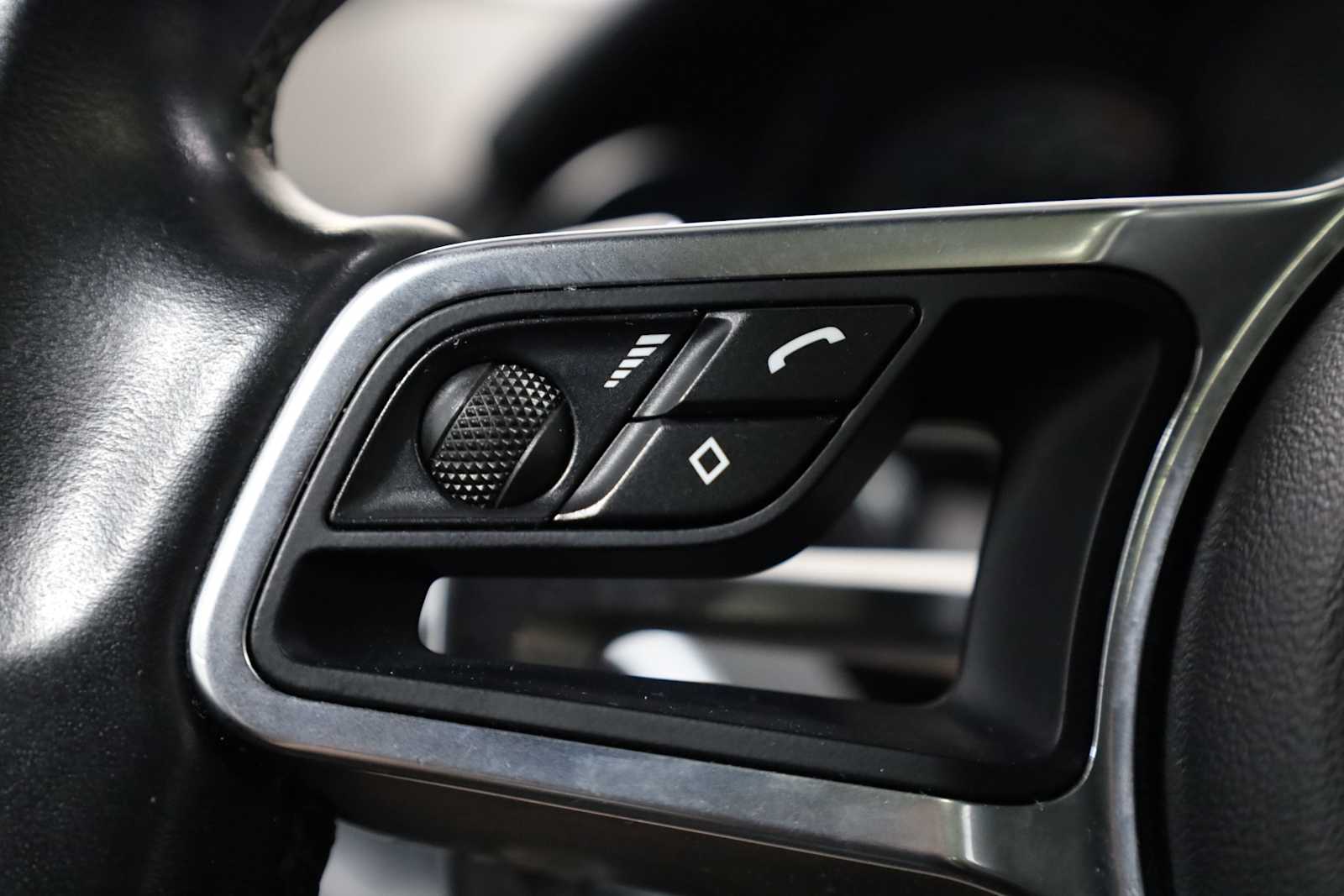 Thumbnail: 2016 Porsche Cayenne - 27