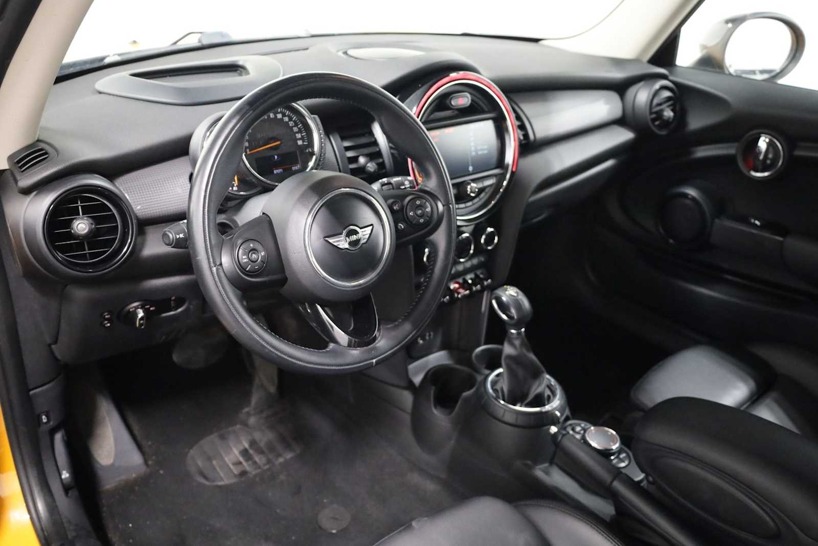 Thumbnail: 2016 MINI Cooper Hardtop - 4