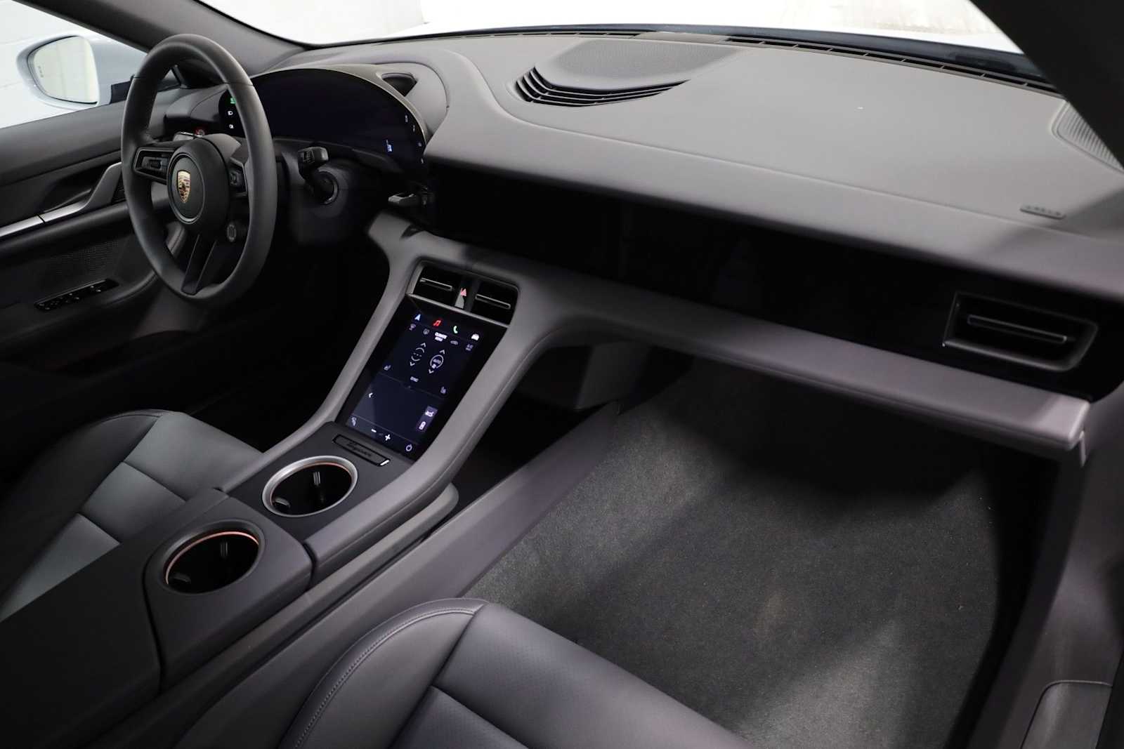 Thumbnail: 2025 Porsche Taycan - 6