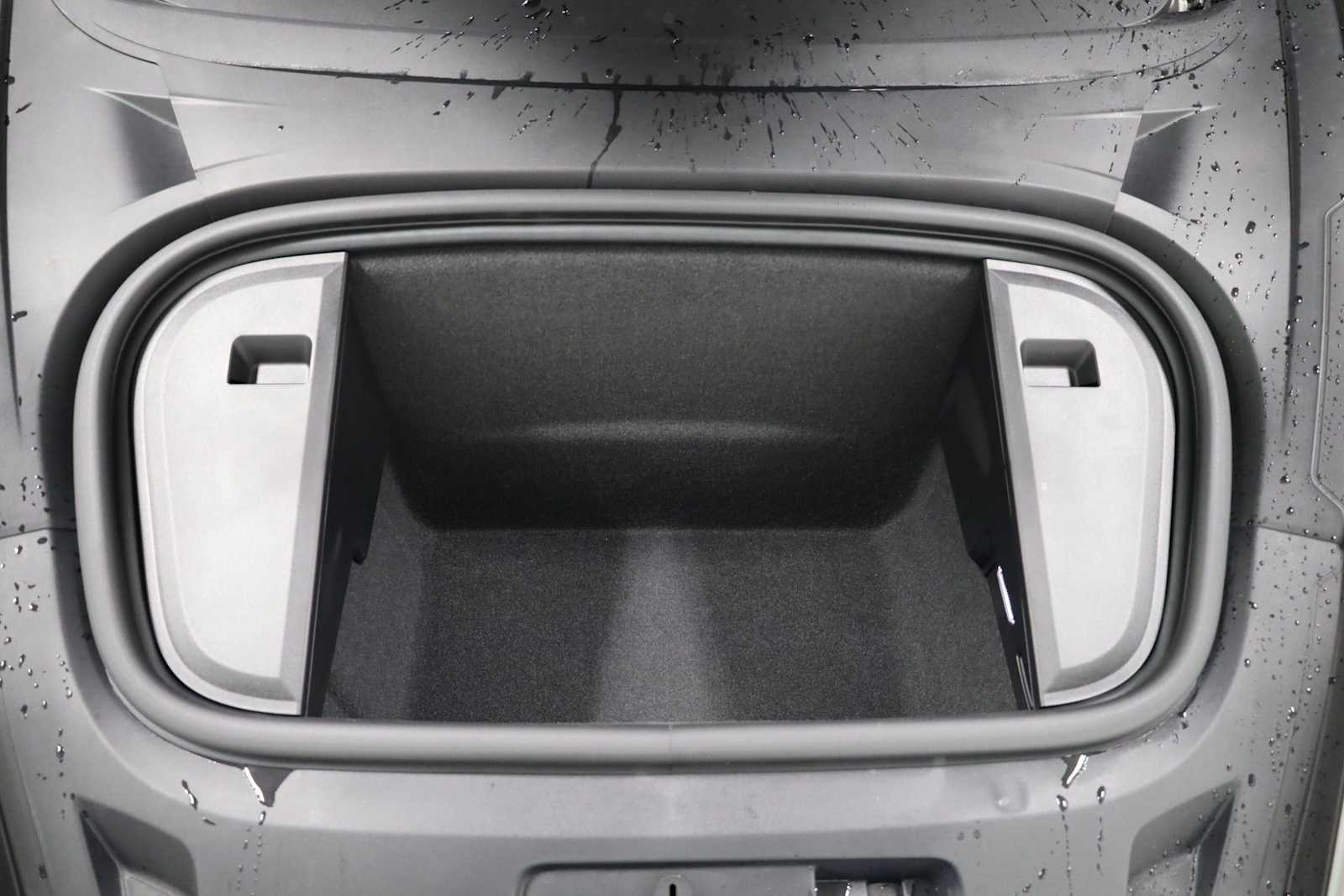 Thumbnail: 2026 Porsche Taycan - 41