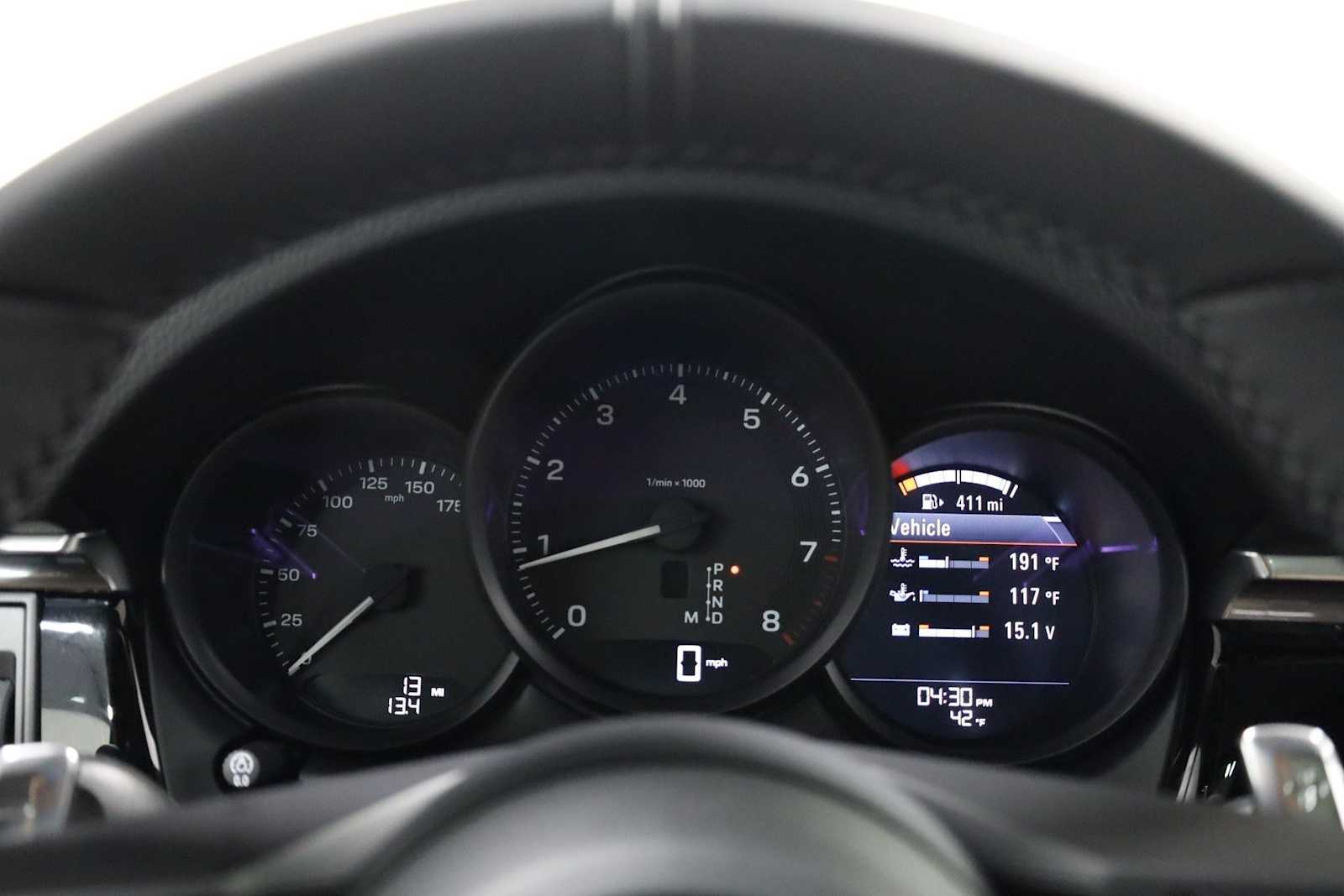 Thumbnail: 2026 Porsche Macan - 24