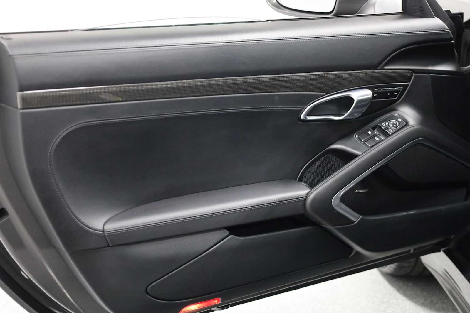 Thumbnail: 2019 Porsche 911 - 16