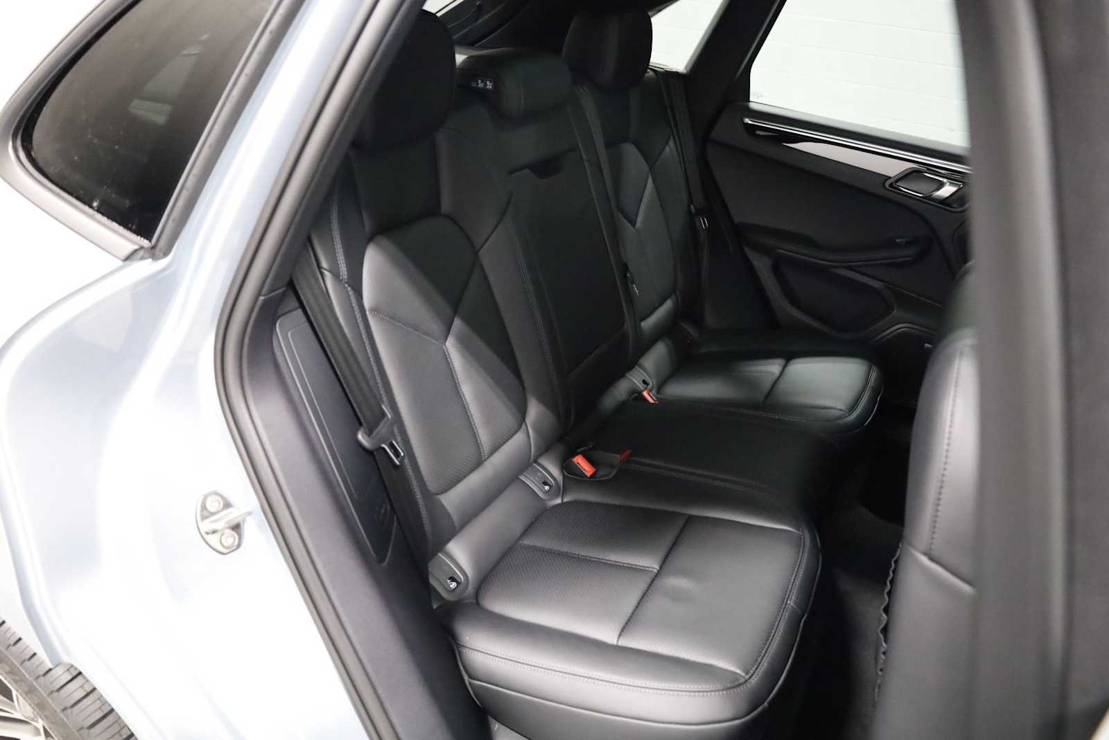 Thumbnail: 2026 Porsche Macan - 37