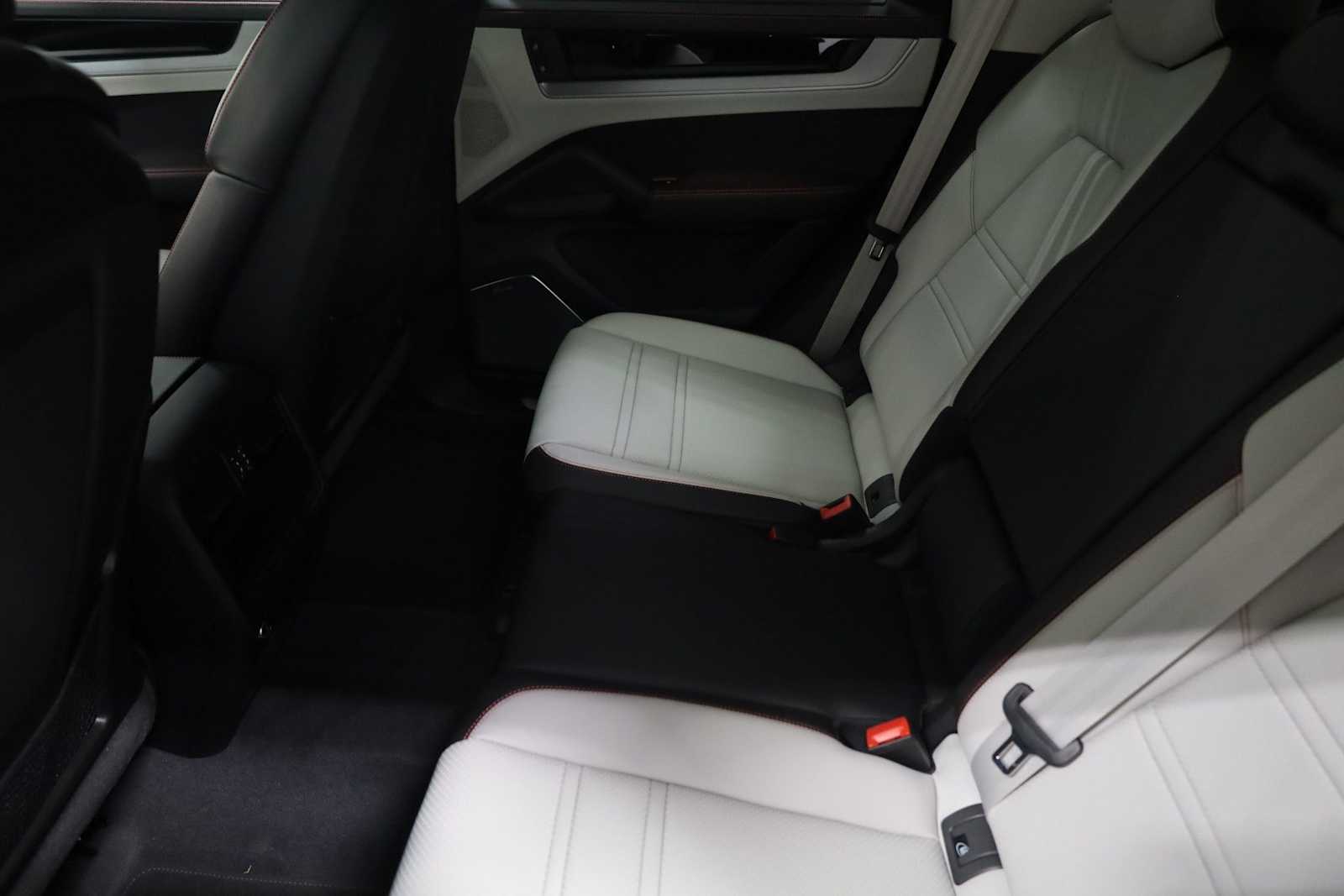 Thumbnail: 2025 Porsche Cayenne - 35