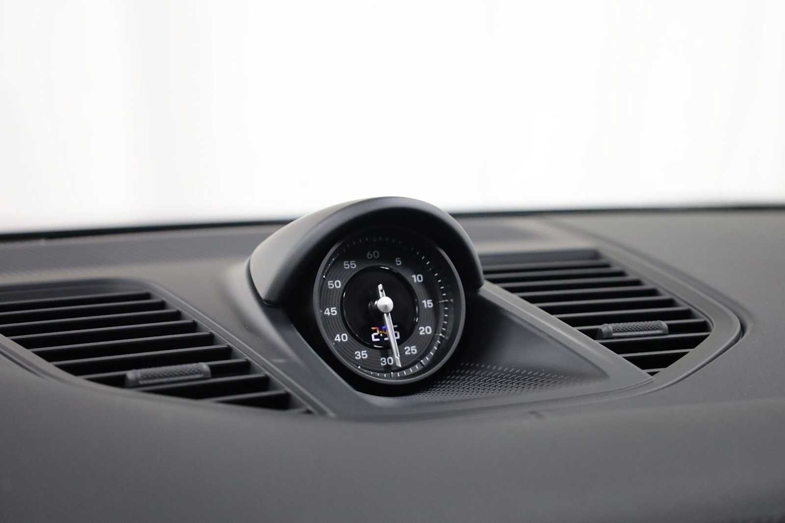 Thumbnail: 2026 Porsche Panamera - 18