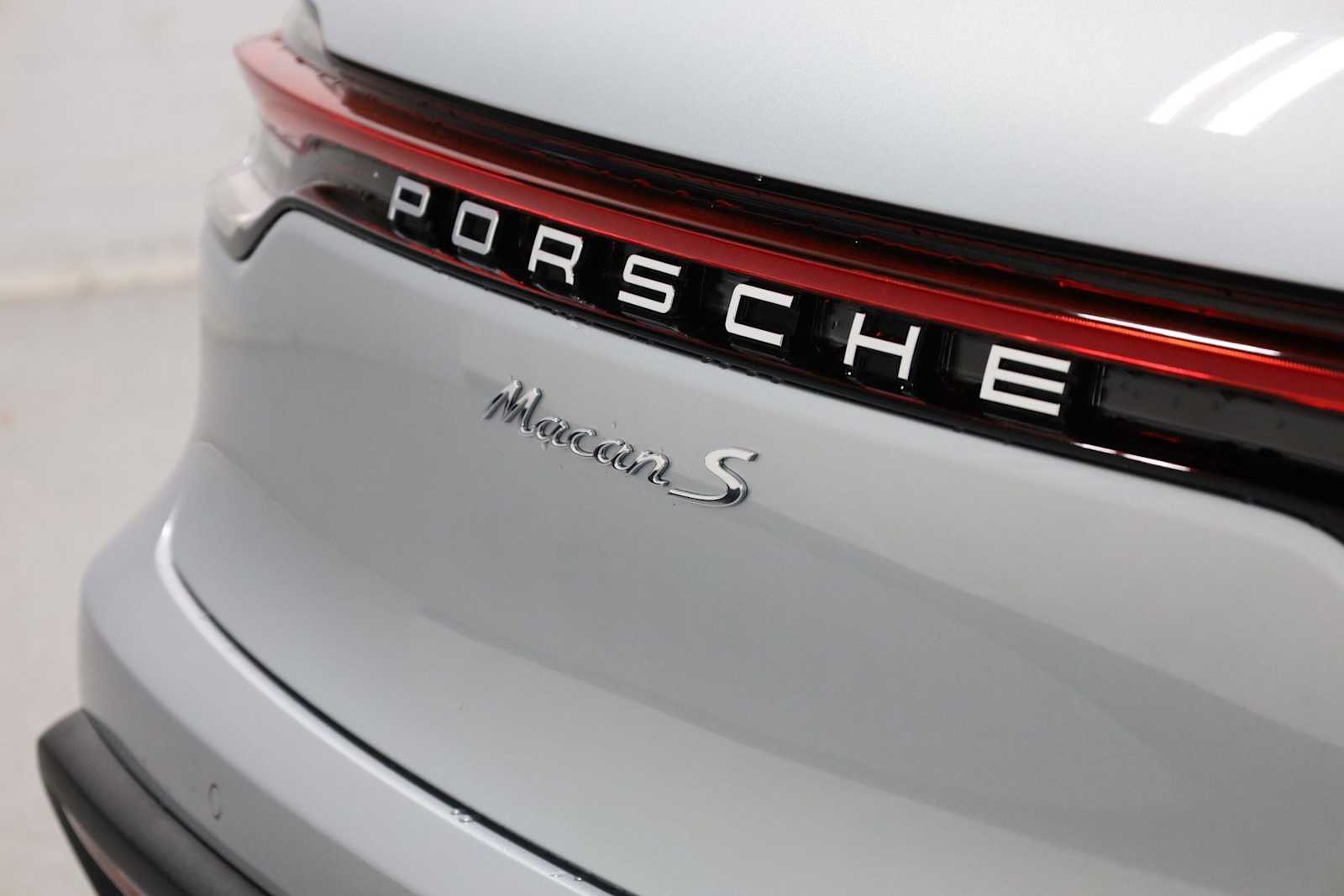 Thumbnail: 2026 Porsche Macan - 8