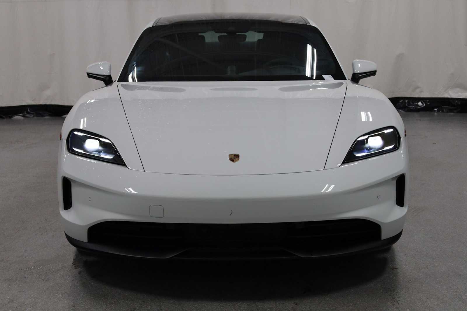 Thumbnail: 2025 Porsche Taycan - 15