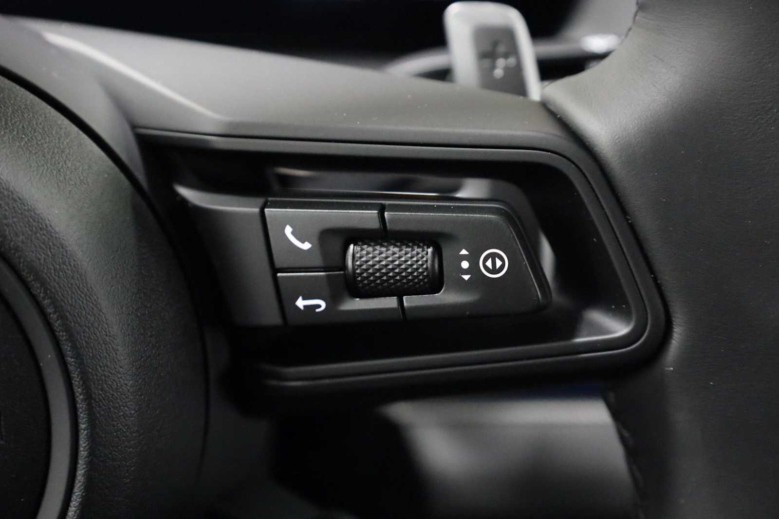 Thumbnail: 2026 Porsche Panamera - 27