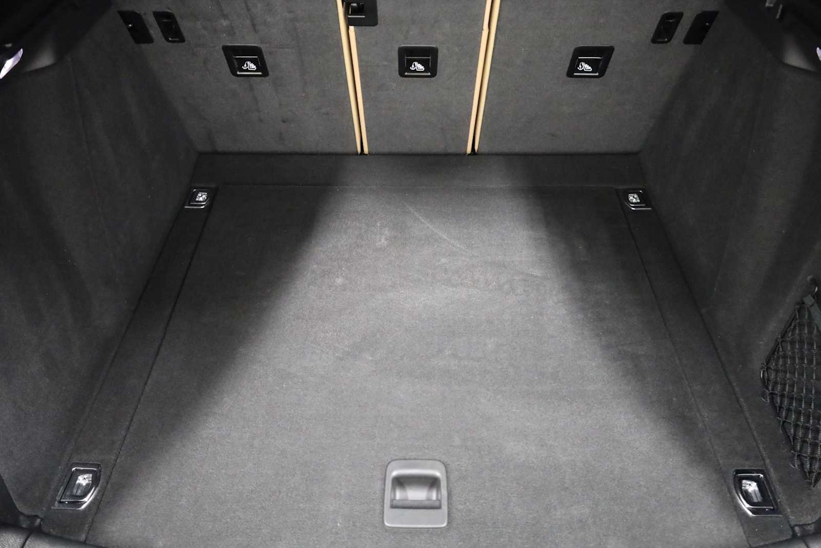 Thumbnail: 2024 Porsche Macan - 41