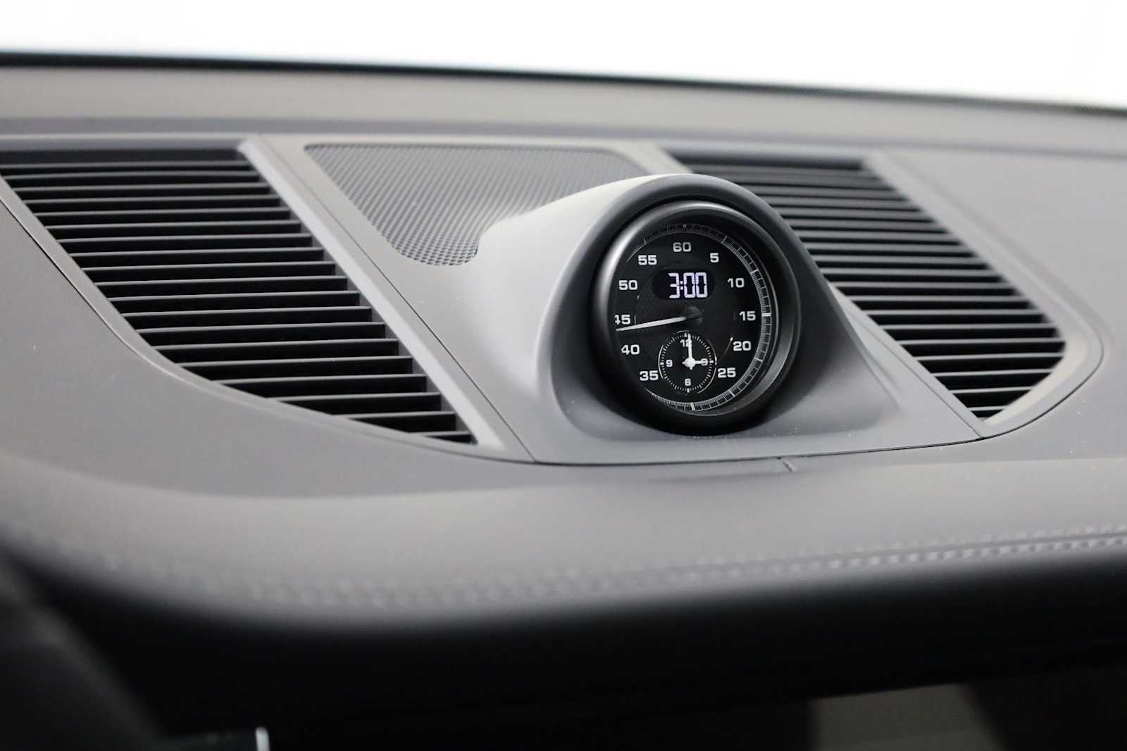 Thumbnail: 2026 Porsche Macan - 18