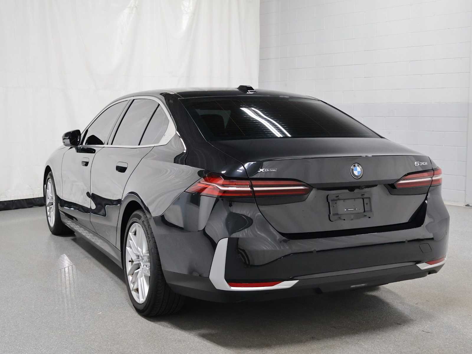 Thumbnail: 2024 BMW 5 Series - 3