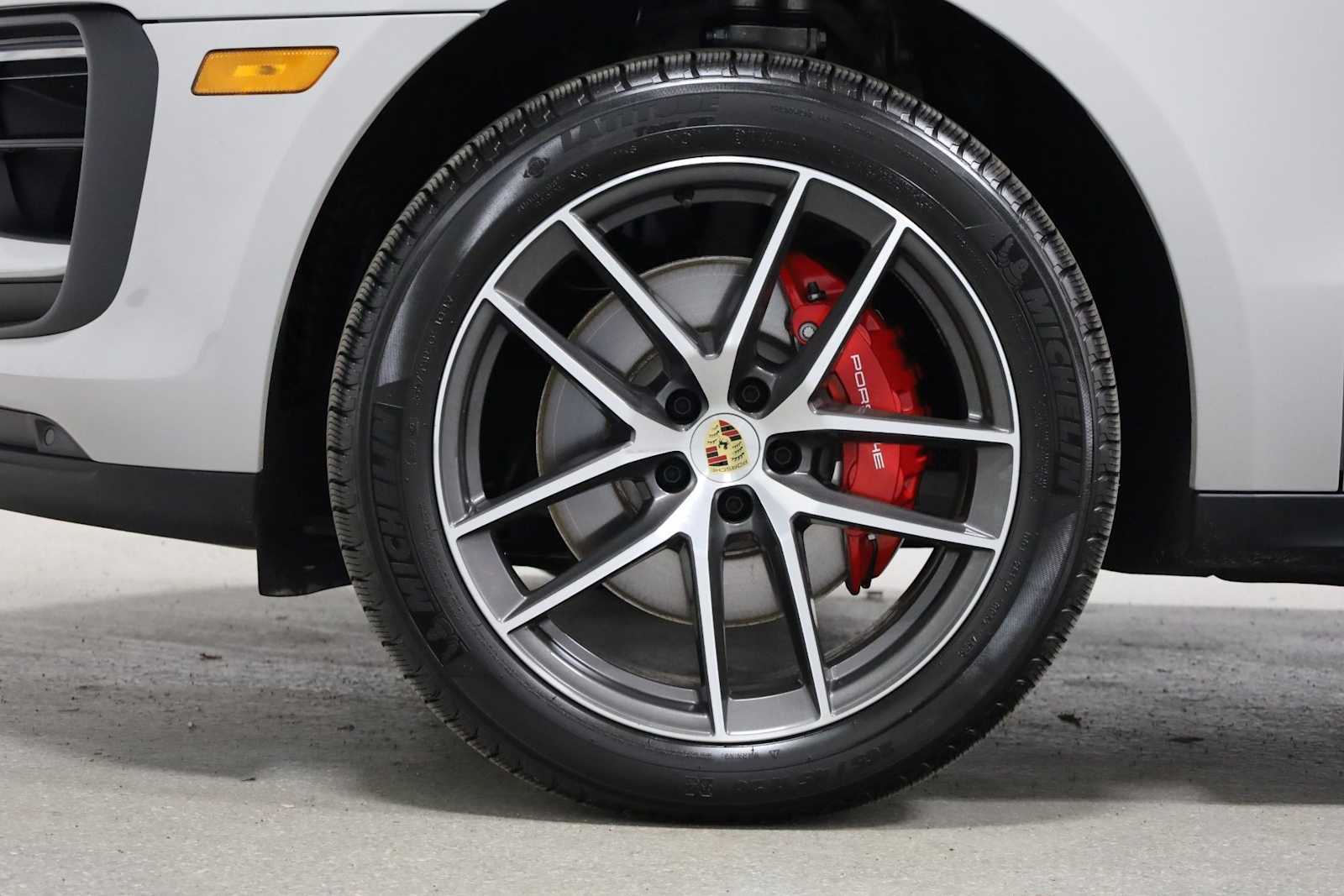 Thumbnail: 2026 Porsche Macan - 40