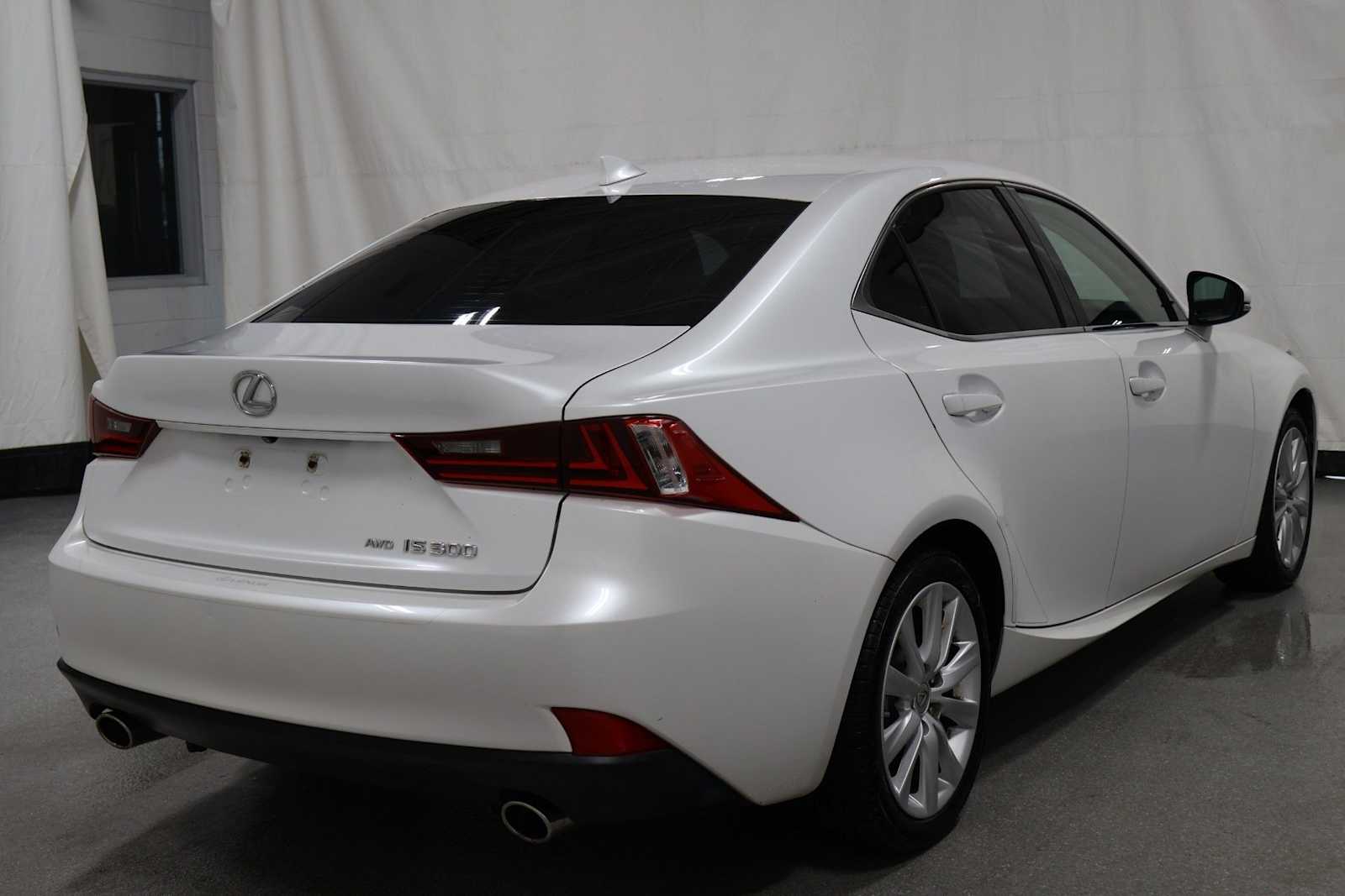 Thumbnail: 2016 Lexus IS - 9