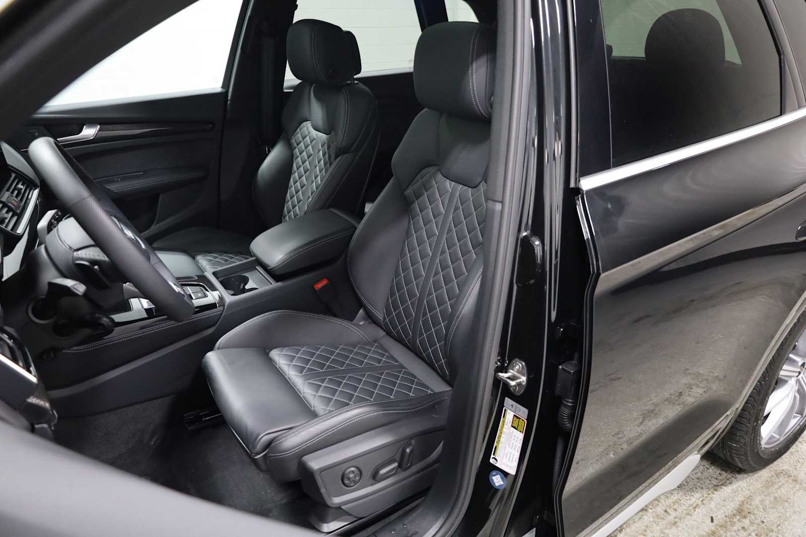 Thumbnail: 2024 Audi SQ5 - 5