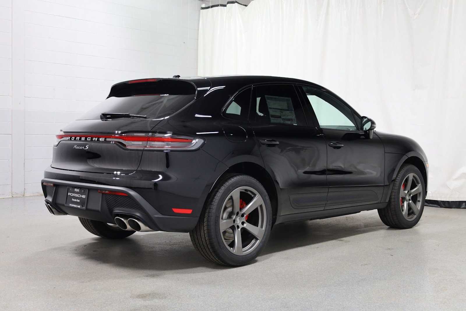 Thumbnail: 2026 Porsche Macan - 9