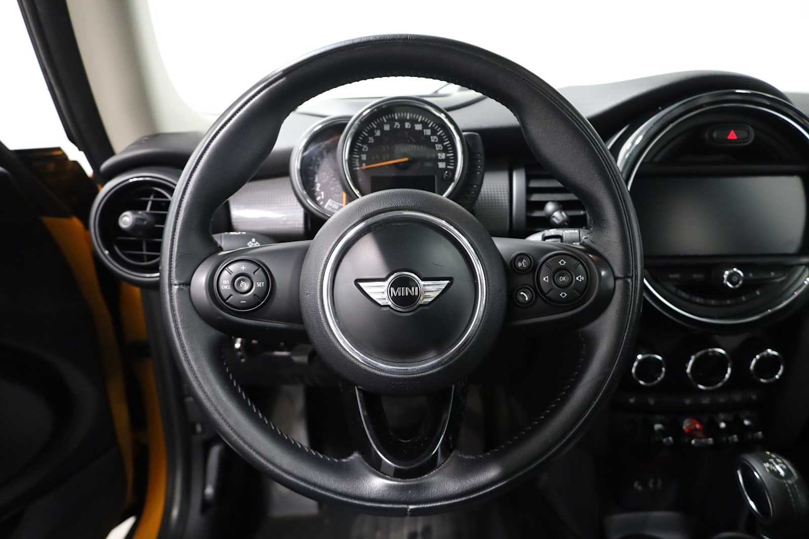 Thumbnail: 2016 MINI Cooper Hardtop - 23
