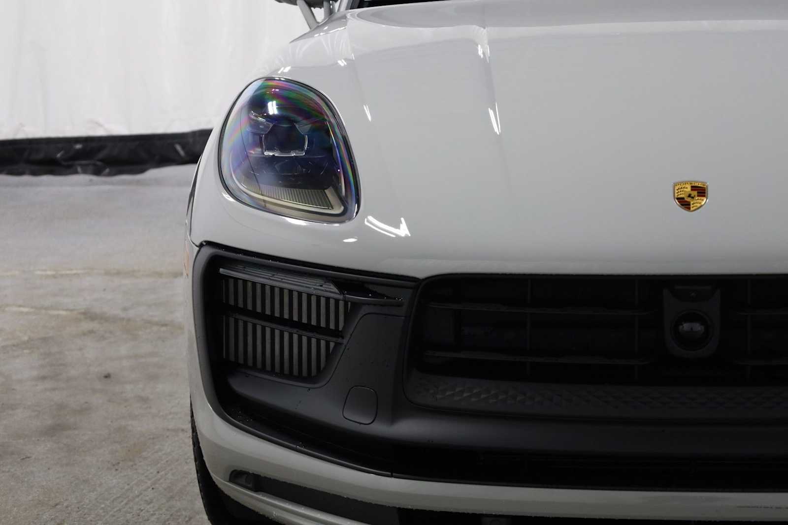 Thumbnail: 2026 Porsche Macan - 15