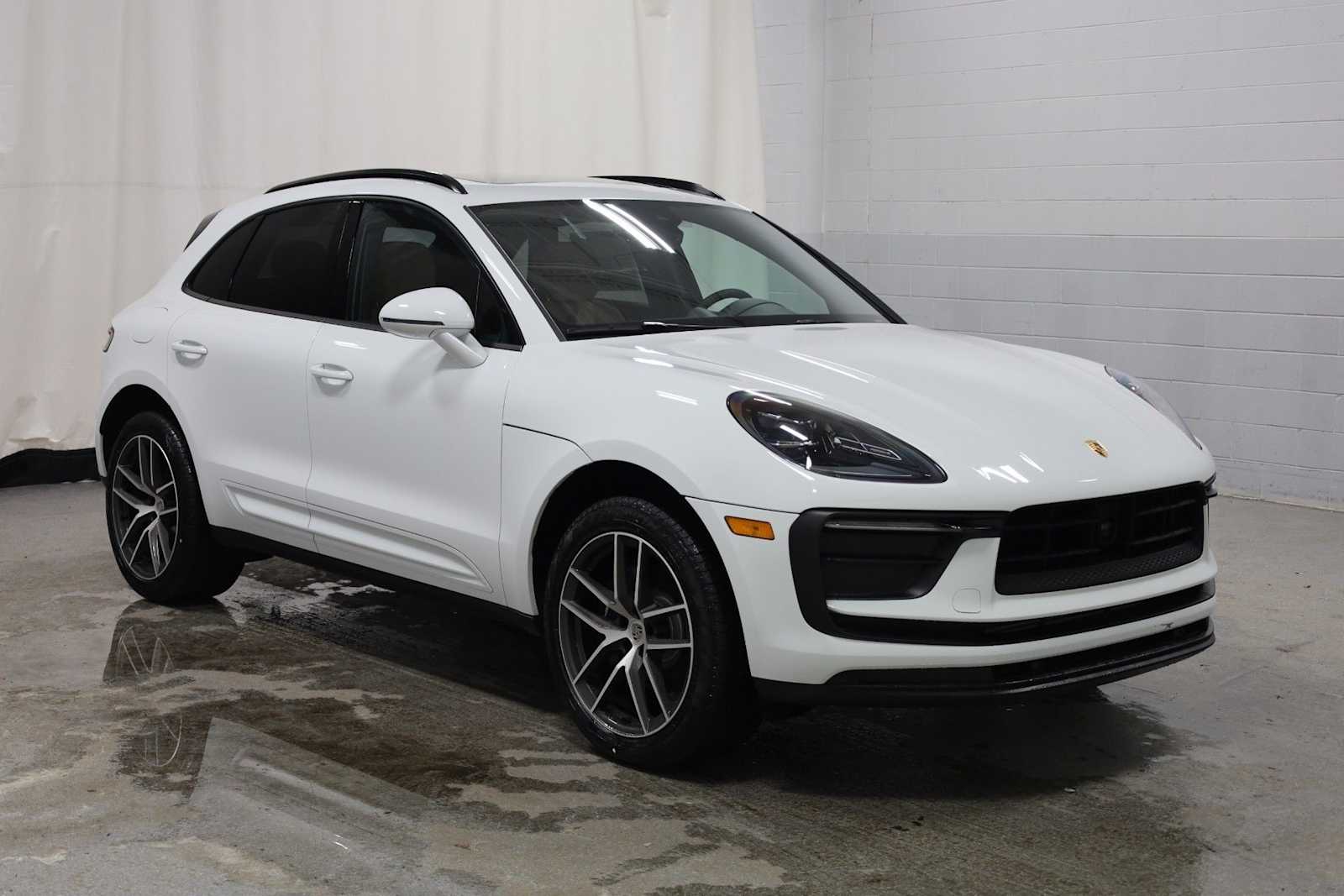 Thumbnail: 2026 Porsche Macan - 13