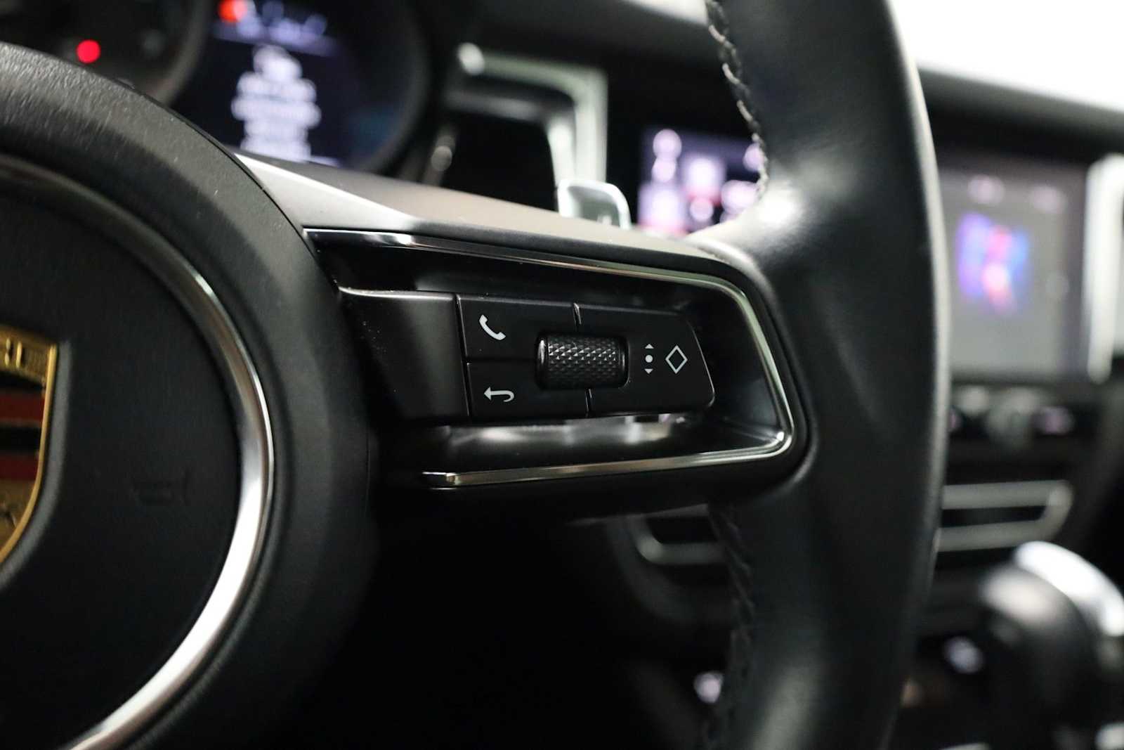 Thumbnail: 2023 Porsche Macan - 29