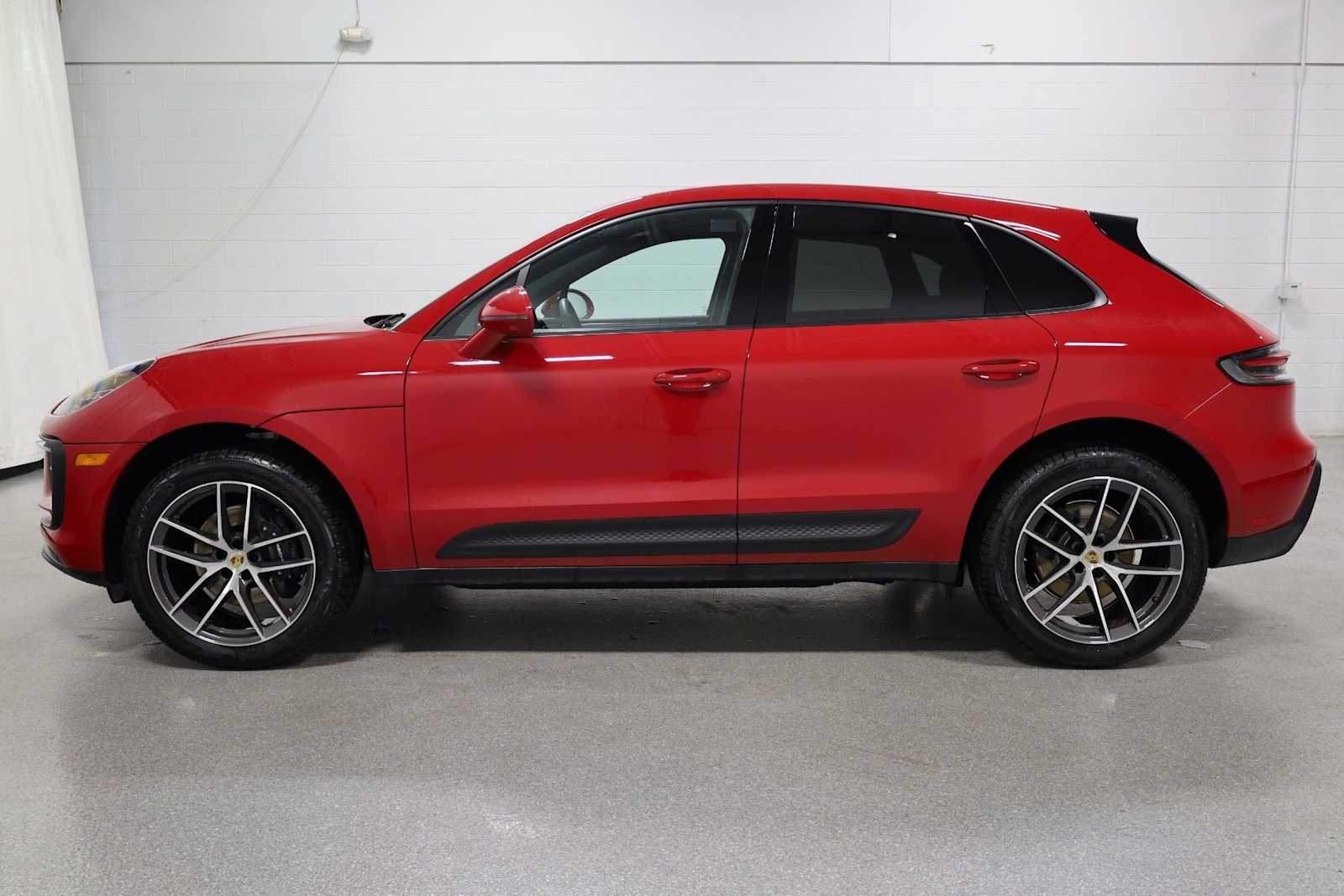 Thumbnail: 2025 Porsche Macan - 2