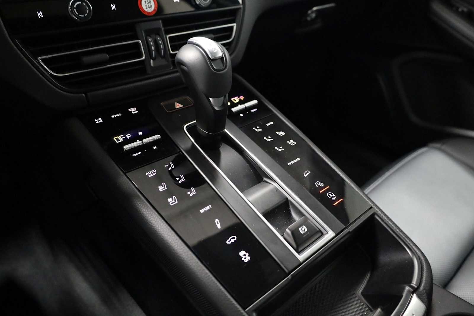 Thumbnail: 2025 Porsche Macan - 29