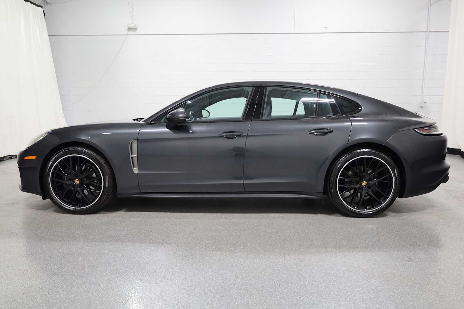Thumbnail: 2023 Porsche Panamera - 2