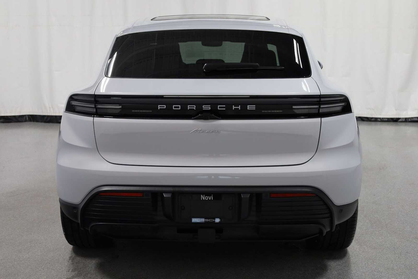 Thumbnail: 2025 Porsche Macan - 7