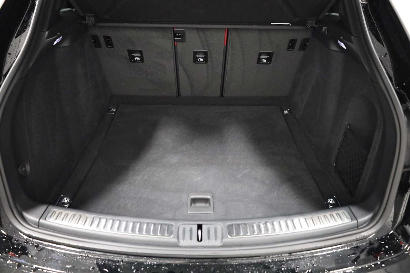 Thumbnail: 2025 Porsche Macan - 41