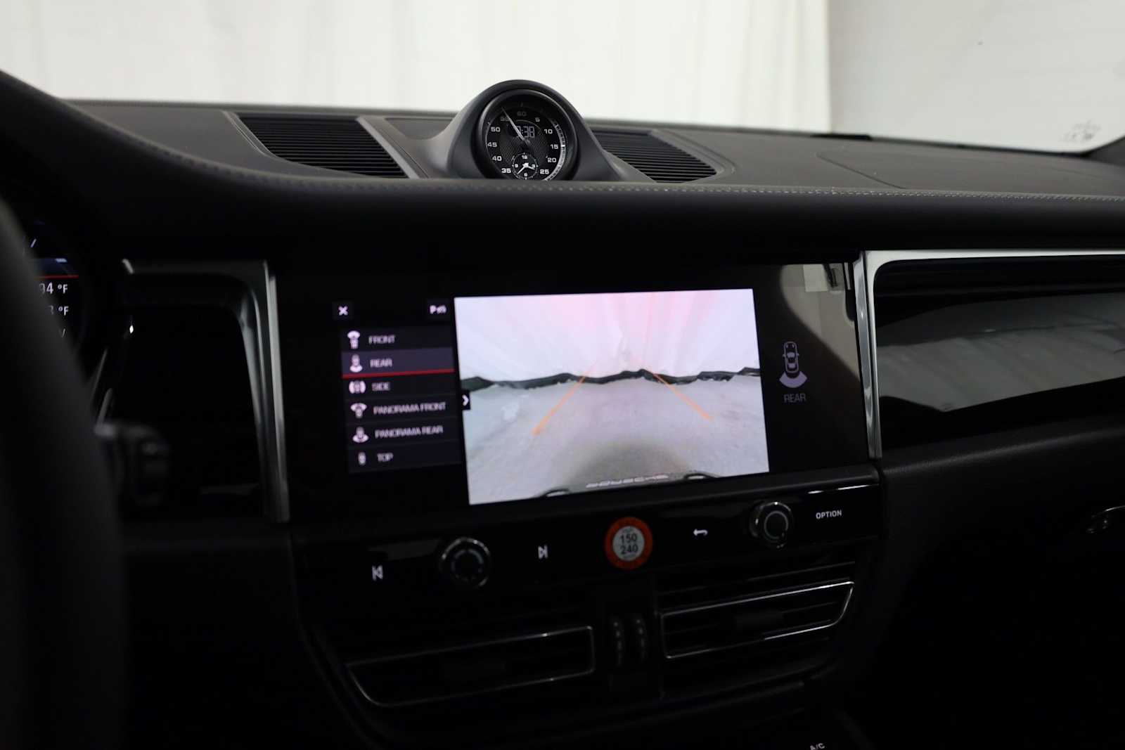 Thumbnail: 2026 Porsche Macan - 34