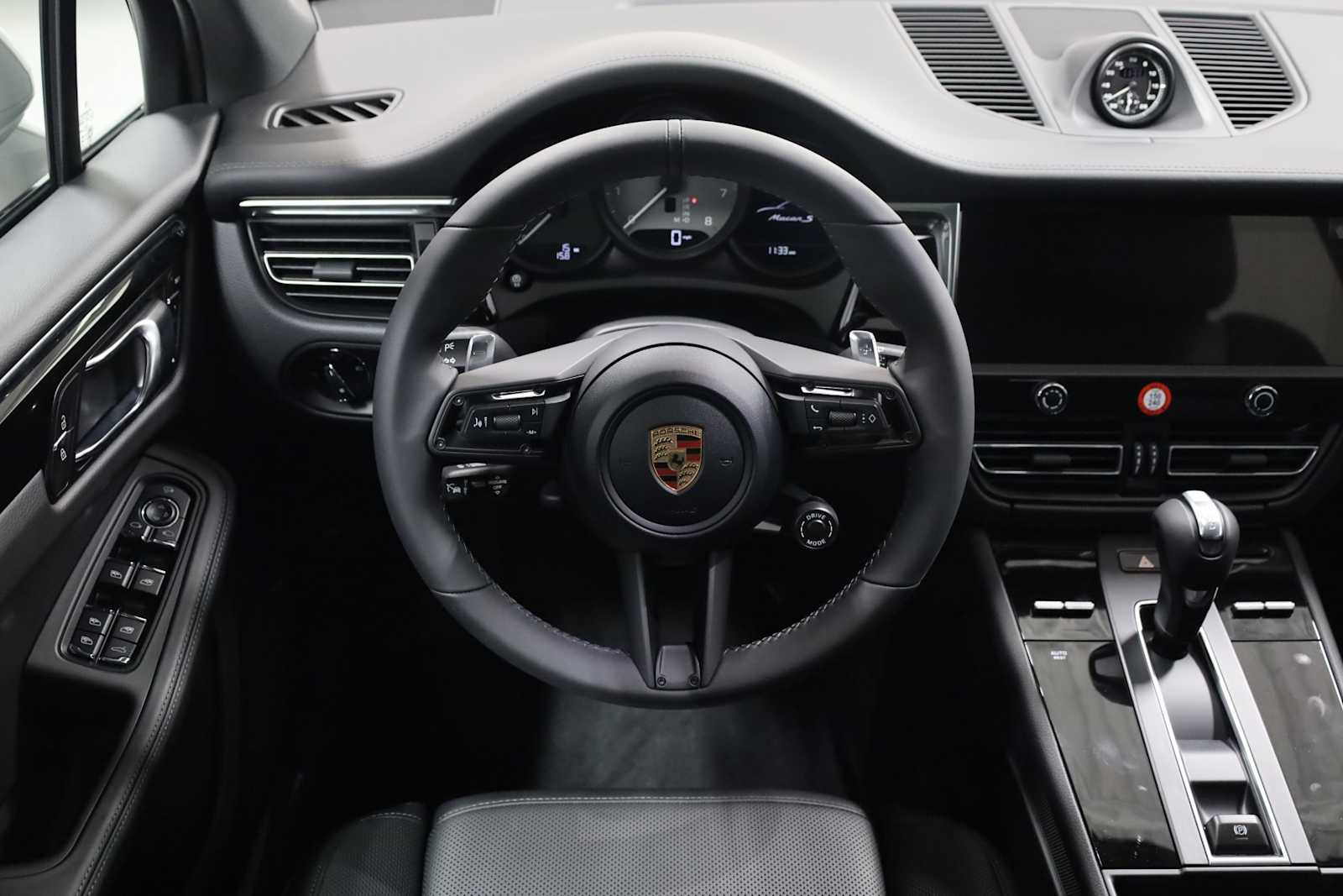 Thumbnail: 2025 Porsche Macan - 25
