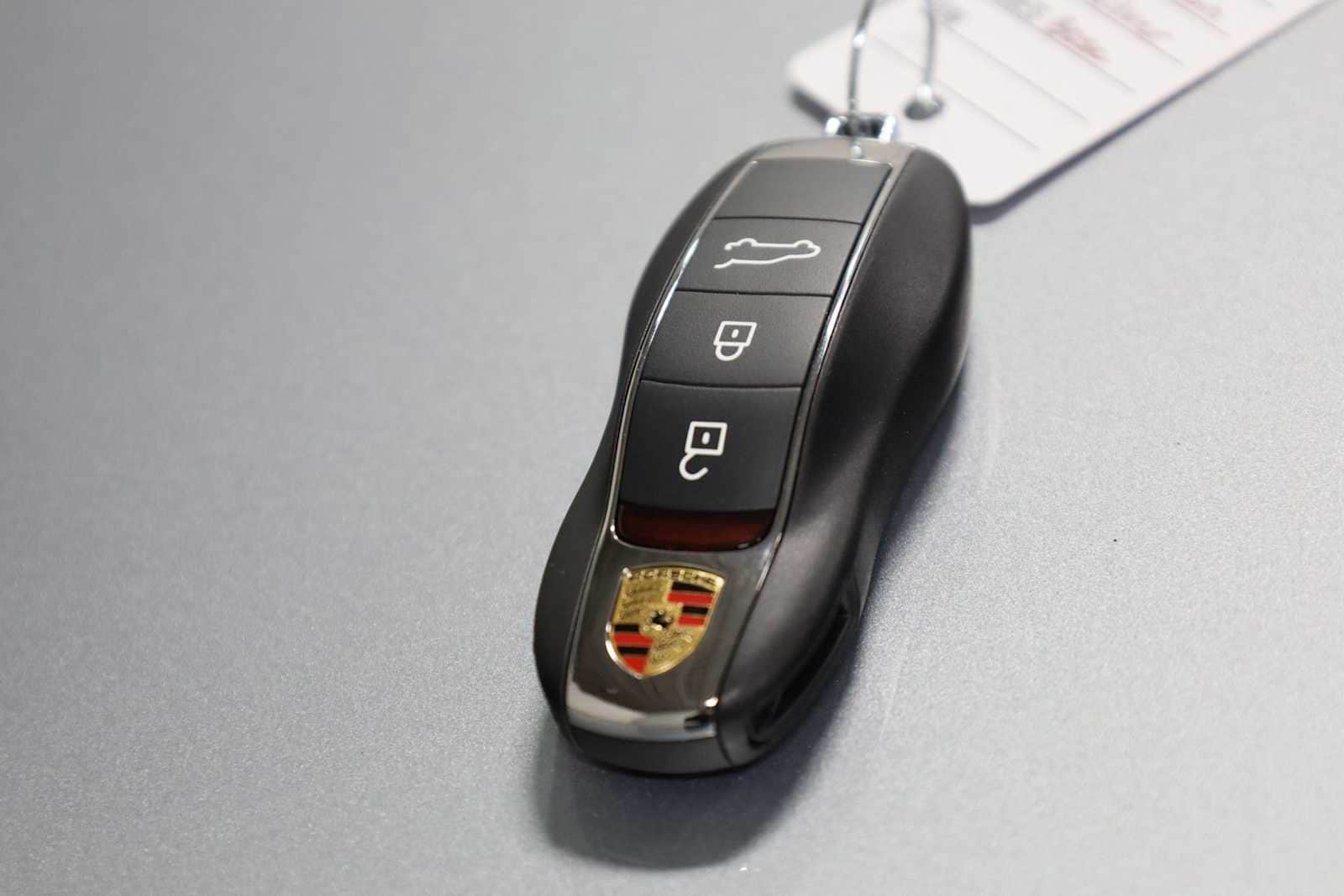 Thumbnail: 2026 Porsche Macan - 43