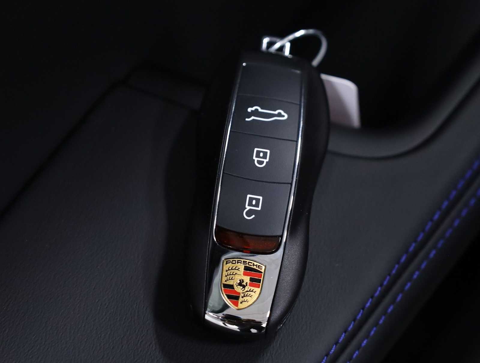 Thumbnail: 2026 Porsche Macan - 43