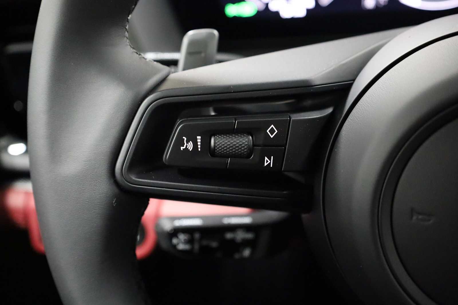 Thumbnail: 2026 Porsche Panamera - 25