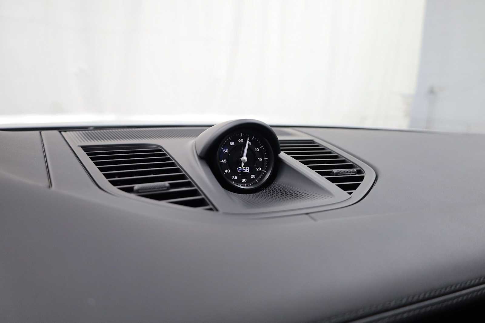 Thumbnail: 2026 Porsche Panamera - 18