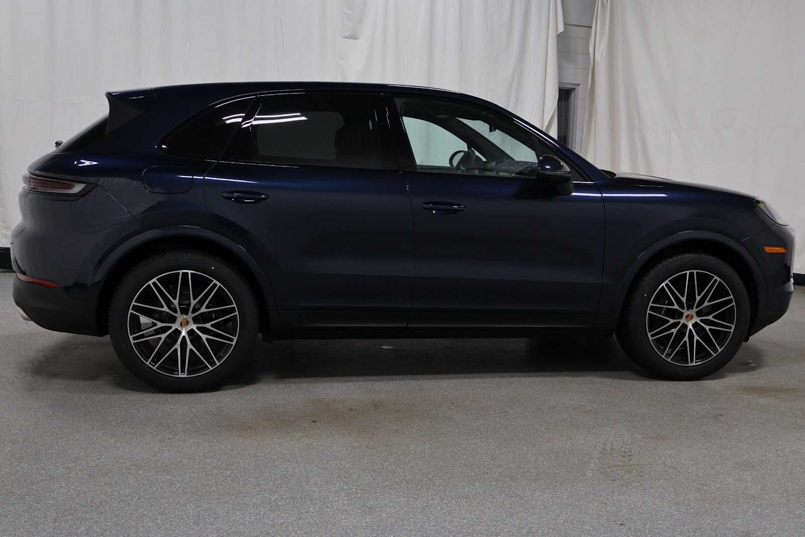 Thumbnail: 2026 Porsche Cayenne - 10