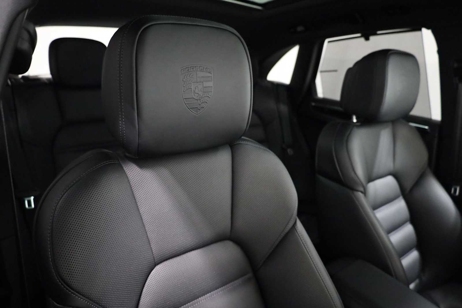 Thumbnail: 2026 Porsche Macan - 22