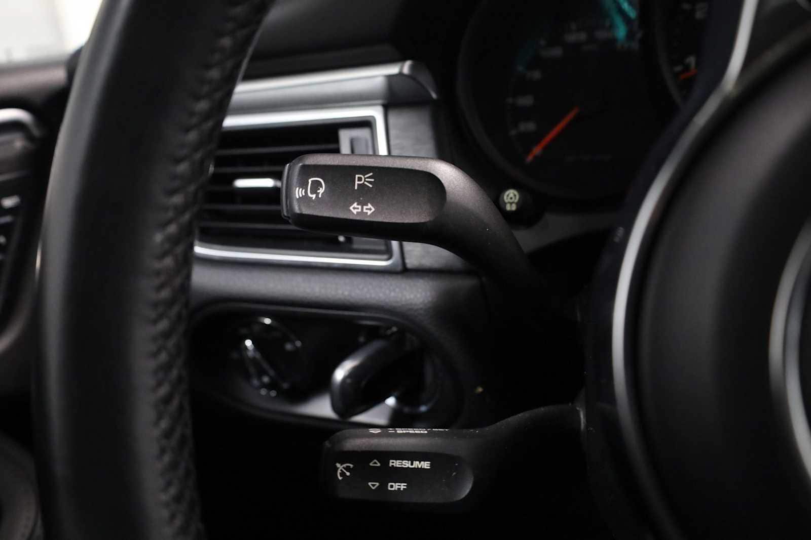 Thumbnail: 2018 Porsche Macan - 31