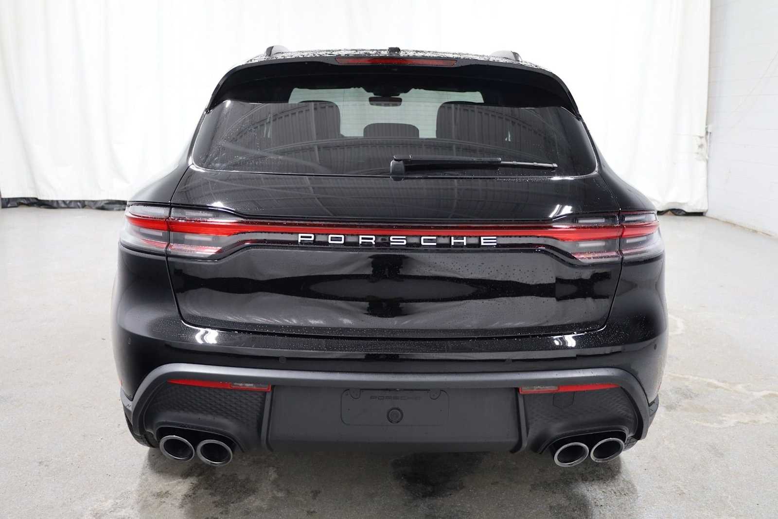 Thumbnail: 2026 Porsche Macan - 7