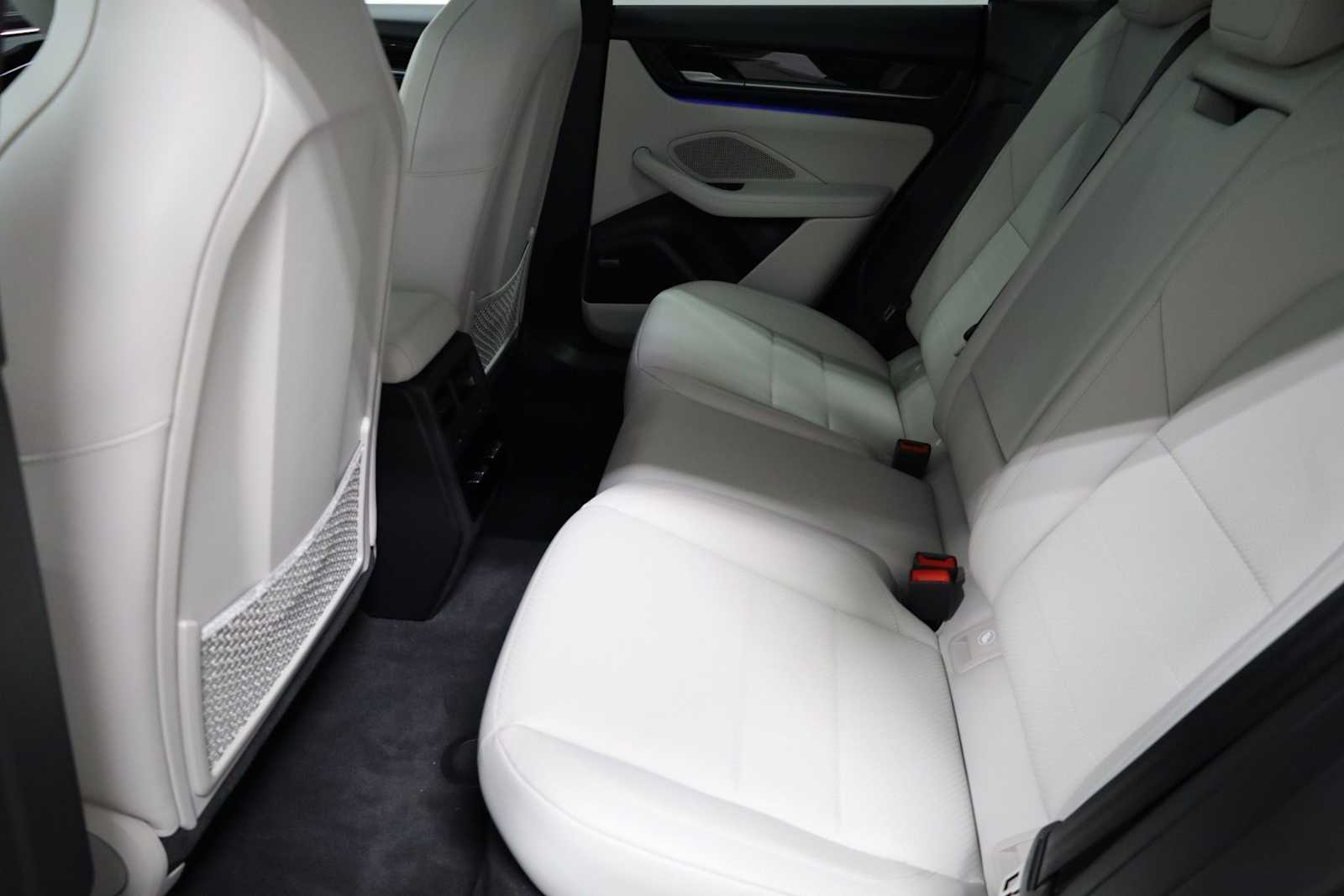 Thumbnail: 2025 Porsche Macan - 37