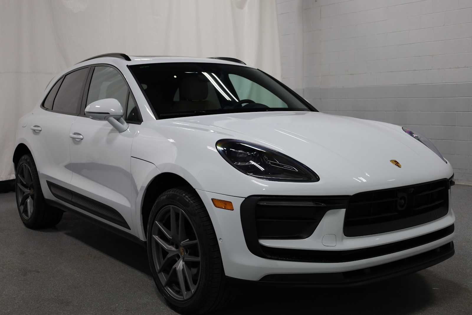 2023 Porsche Macan  13